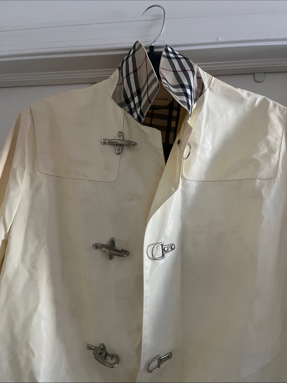 Burberry Cream Toggle Raincoat with Signature Check Lining - Picture 4 of 5